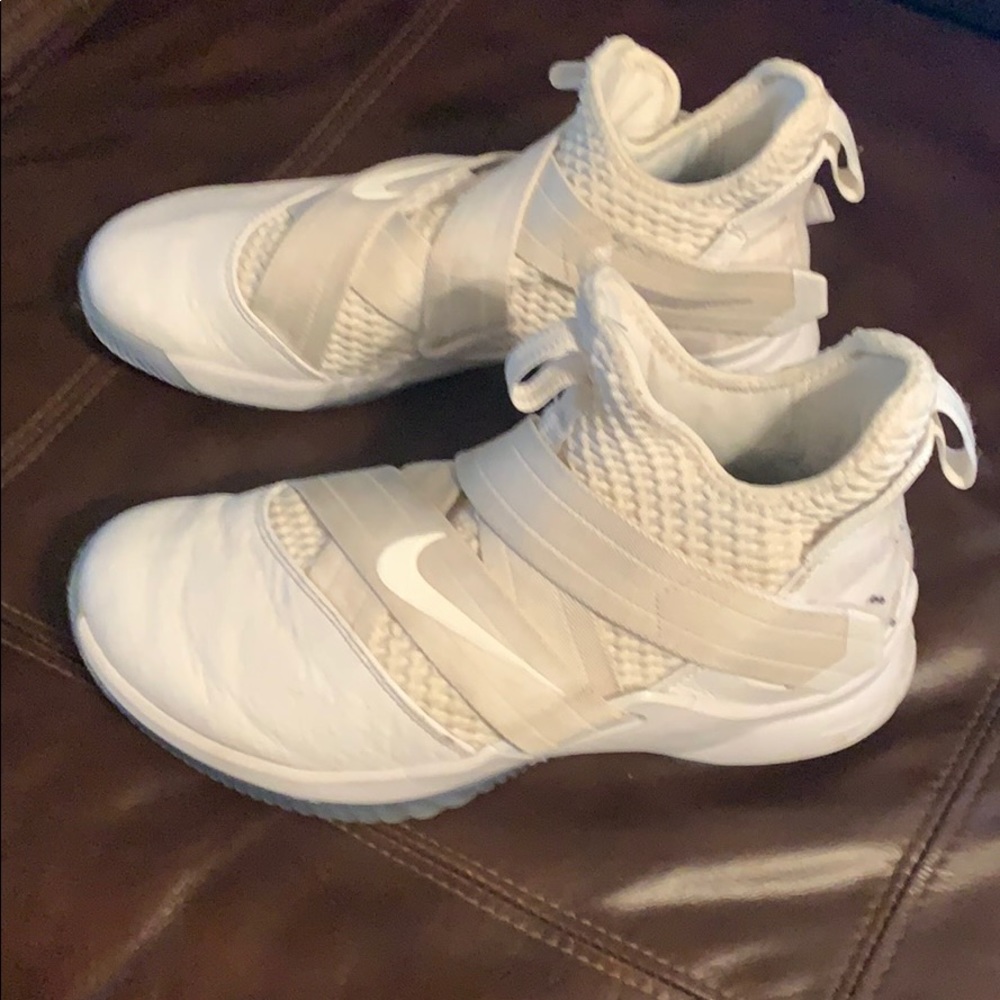 Lebron James Basketball Soes